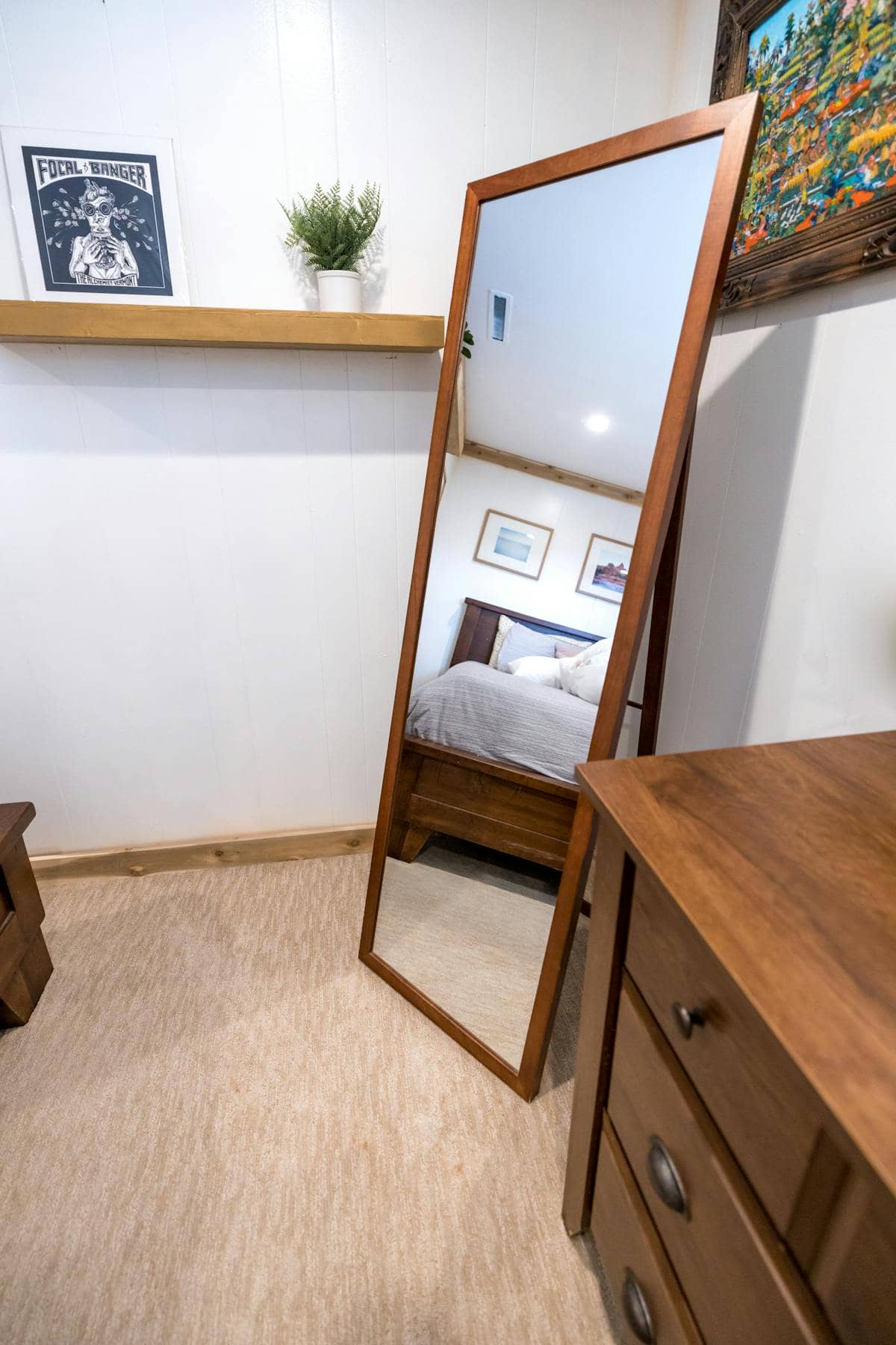 9 Reasons You Should Never Sleep Facing a Mirror