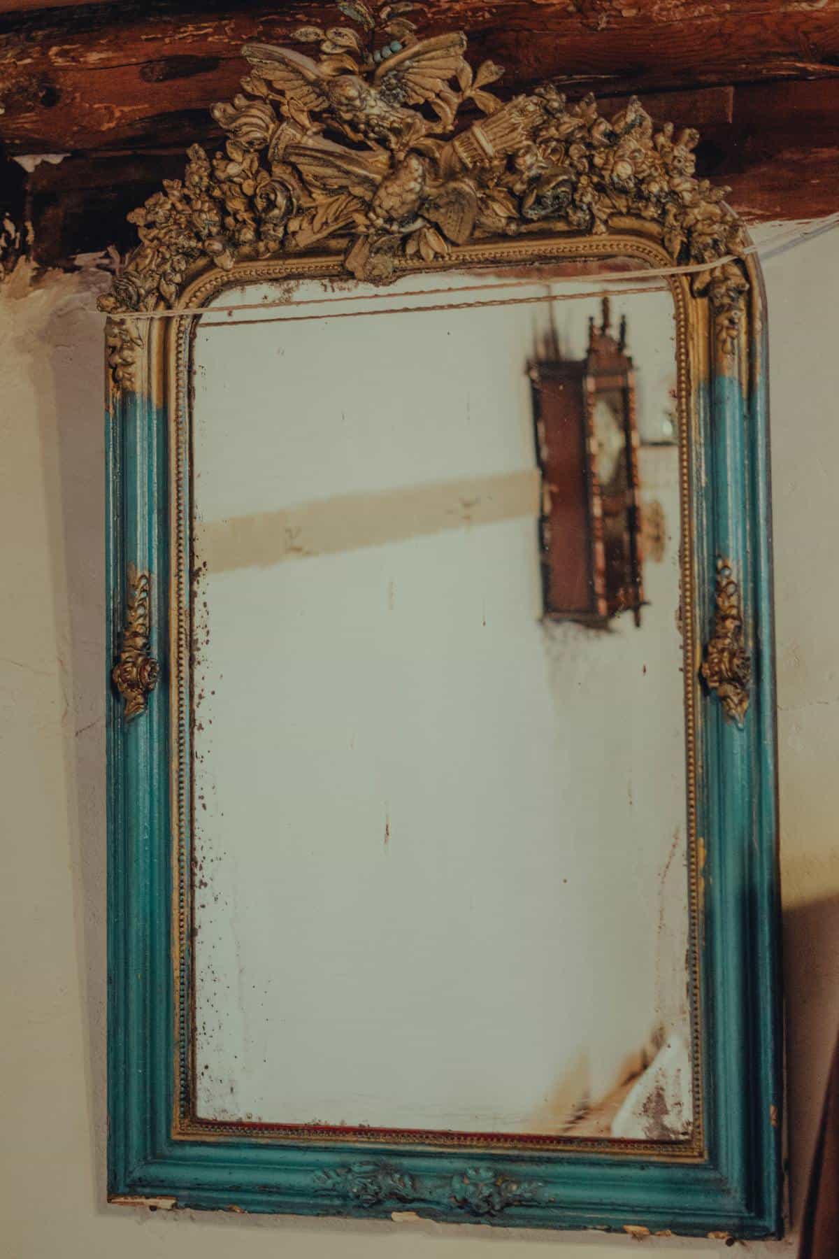 Decorative mirror frame evoking refinement and inward polish Ornate vintage mirror frame suggesting beauty, inward polish, and the Sufi heart-mirror metaphor