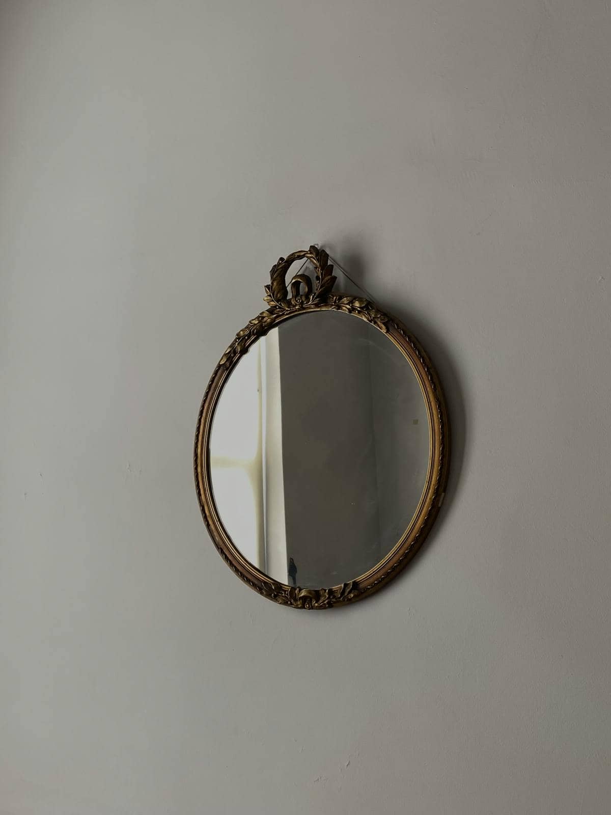 Is It Bad Luck to Buy a Used Mirror? Seven Traditions and a Cleanse
