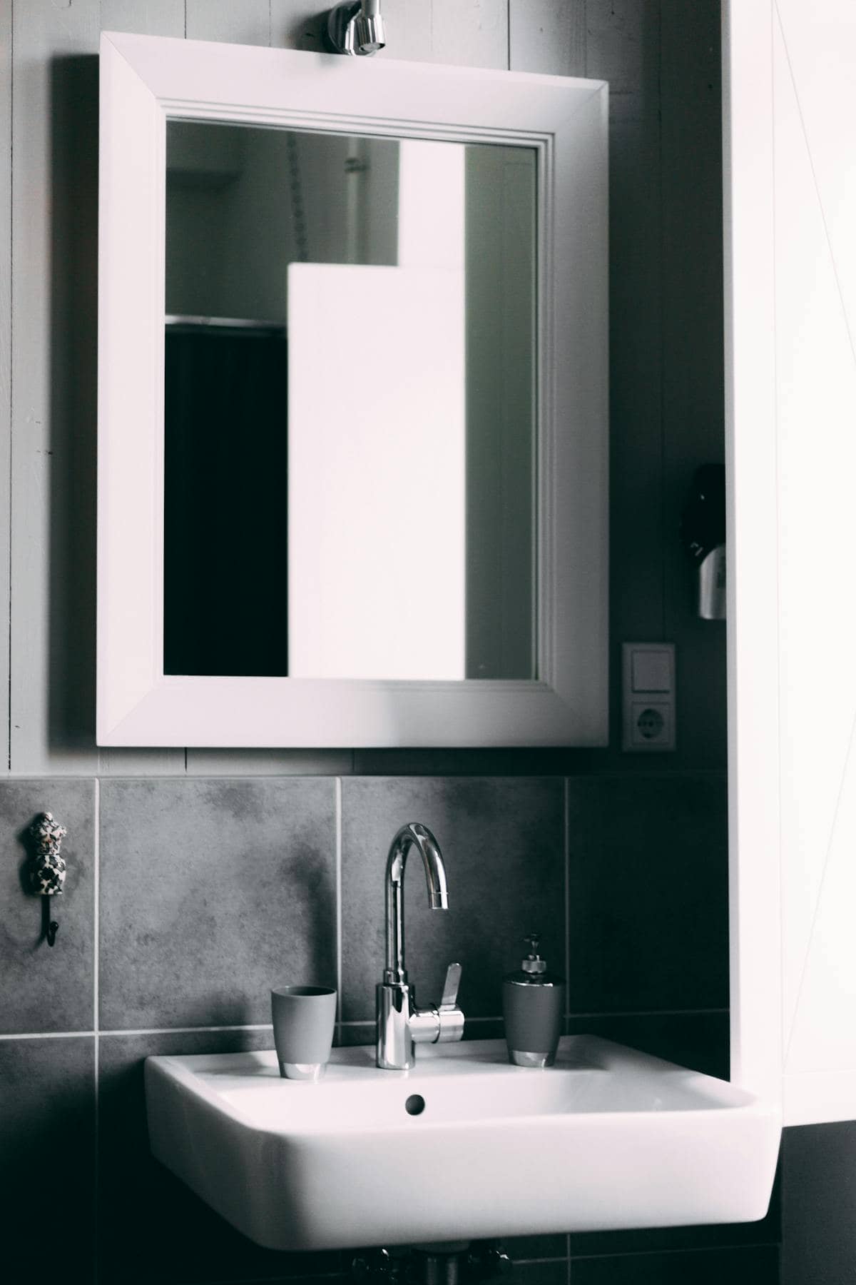 How to Cleanse a Mirror of Negative Energy: 8 Spiritual Methods