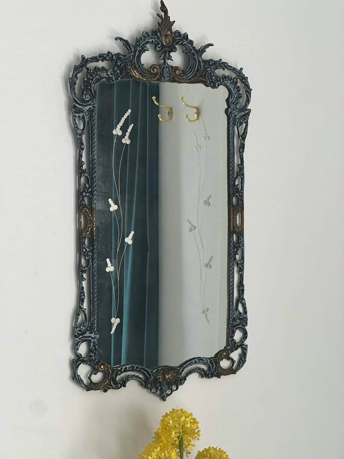 Can Mirrors Trap Souls? Ancient Beliefs and Honest Evidence