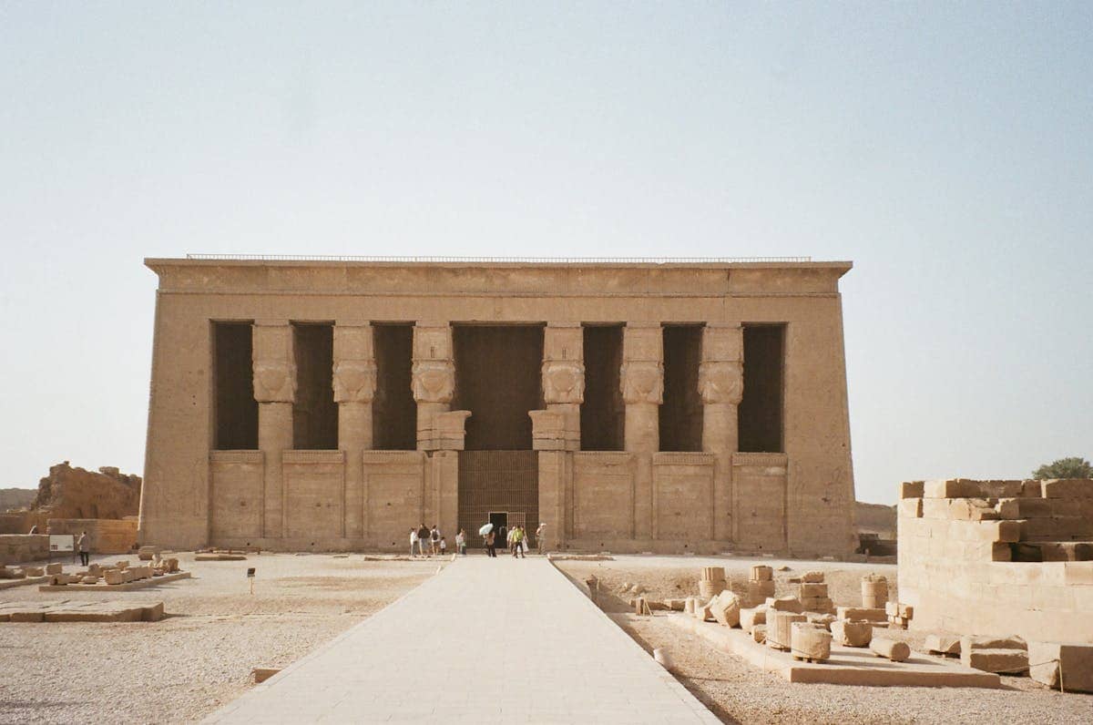 Ancient Egypt Mirror Spiritual Meaning: Sacred Symbols, Soul Vessels & Divine Power