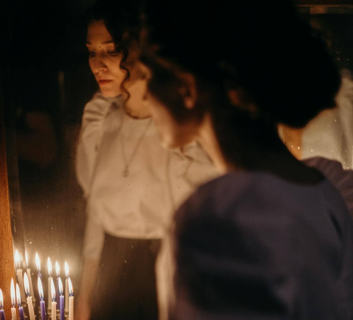 Mirror as a Spiritual Tool: History, Practices, and What Actually Works
