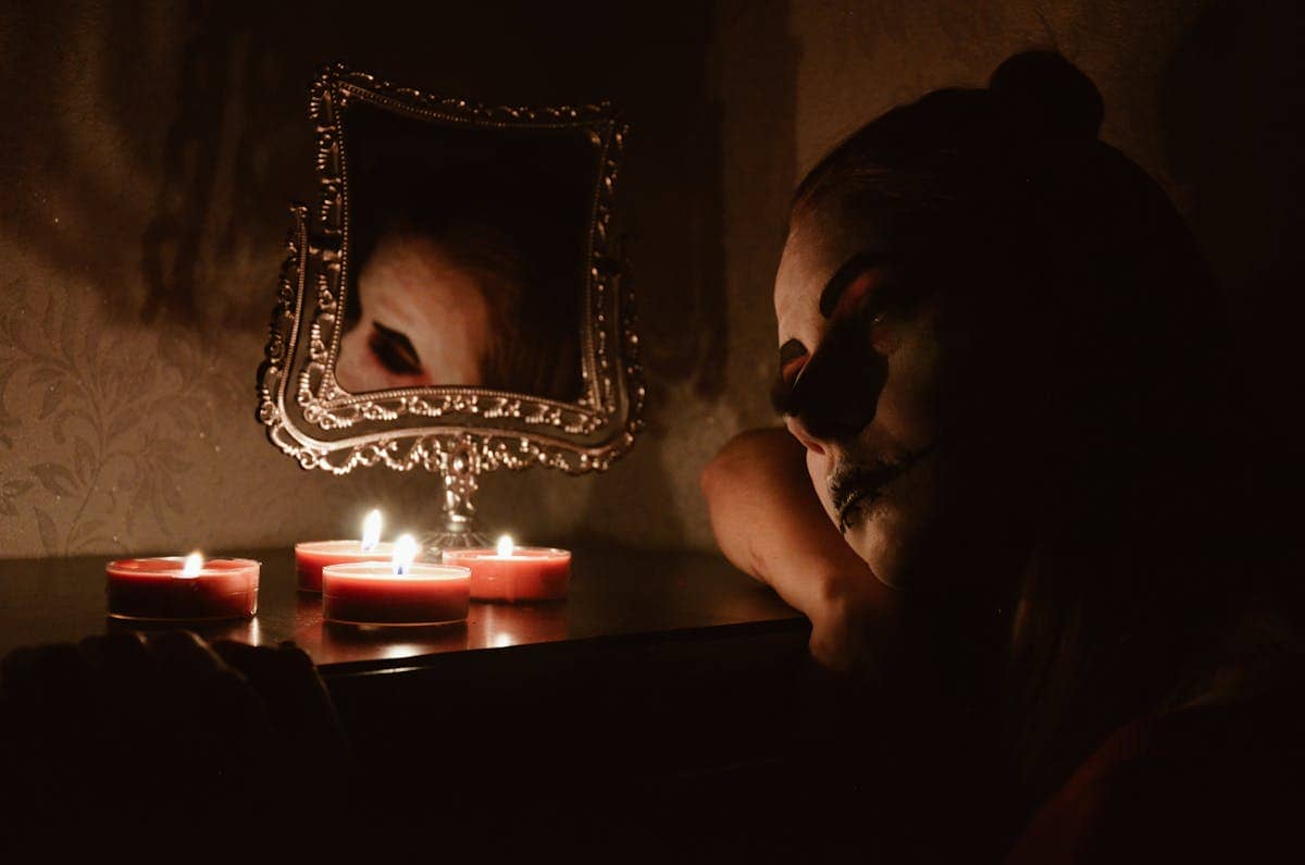 Mirror at Night Superstition: The Beliefs, the Rules, and the Science Behind the Fear