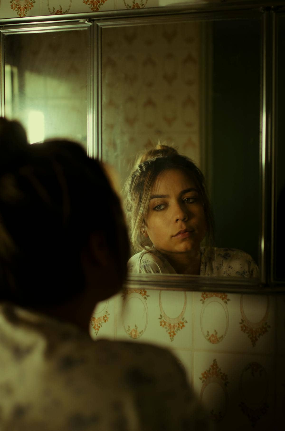 Seeing Yourself in a Mirror Dream Meaning: 9 Spiritual and Psychological Readings