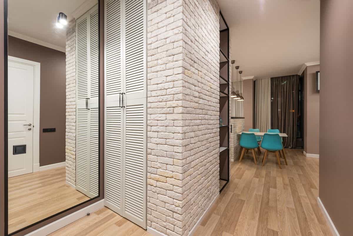 Living space with a full mirrored wall, illustrating a living room accent wall with a mirror.