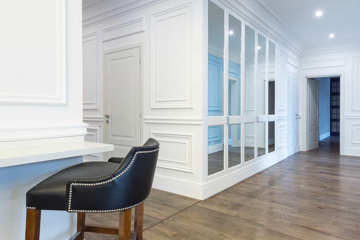 Contemporary interior with mirrored wall panels and elegant flooring, illustrating contemporary mirrored walls
