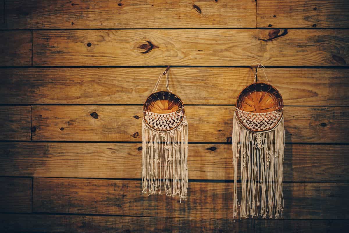 Rustic wooden wall with woven baskets hung as decor, illustrating reclaimed and rustic wooden wall decorations
